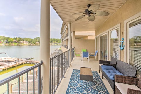Balcony & Boat Slip: Lakefront Unit in Hot Springs Apartment in Lake Hamilton