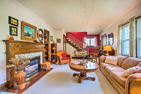 Elegant Home w/ Deck, 5 Blocks to Mayo Clinic House in Rochester