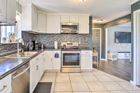 Waterbury Home: Playground & Porch Swing House in Waterbury