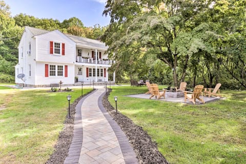 Upscale Waterbury Retreat w/ Indoor Hot Tub! House in Waterbury