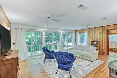 Secluded Franklin Cabin w/ Furnished Deck! House in Shooting Creek