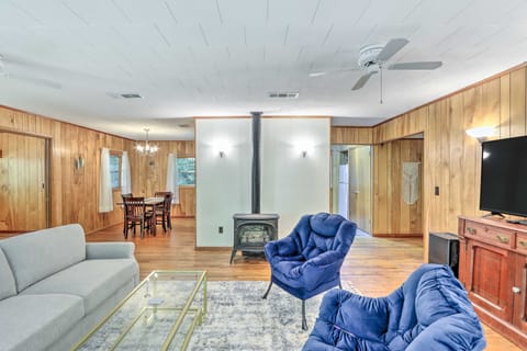 Secluded Franklin Cabin w/ Furnished Deck! House in Shooting Creek