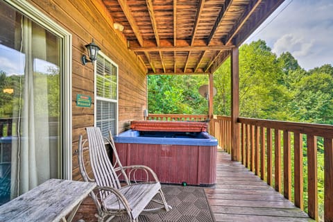 Sevierville Mountain Cabin: 10 Mi to Dollywood House in Sevier County