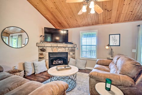 Sevierville Mountain Cabin: 10 Mi to Dollywood House in Sevier County