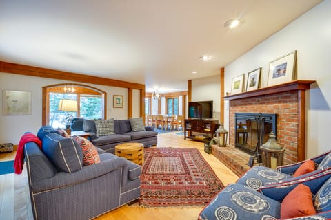 Lakefront Paradise Near Okemo & Killington House in Plymouth