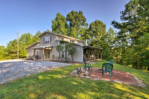 'River Bend Lodge' Heflin Home in the Woods! House in Alabama
