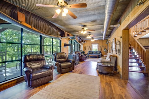 'River Bend Lodge' Heflin Home in the Woods! House in Alabama