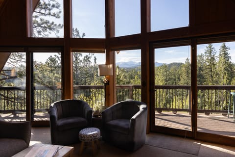 'Lazy Bear Lodge' in Florissant w/ Mountain Views! House in Colorado