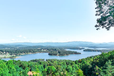 Hiawassee Home w/ Fire Pit & Furnished Deck! House in Chatuge Lake