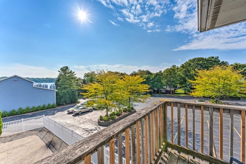 Williams Bay Getaway w/ Geneva Lake Views! Apartment in Williams Bay