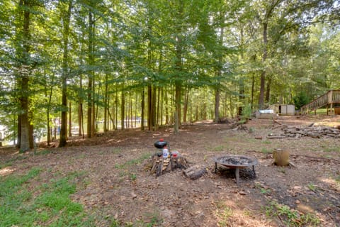 Peaceful Lake Hartwell Gem w/ Boat Dock House in Lake Hartwell