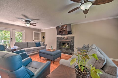 2 Mi to Clemson: Central Villa w/ Deck, Near Lakes Villa in Clemson