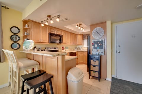 Pool Access: Waterfront Hudson Condo! Apartment in Hudson