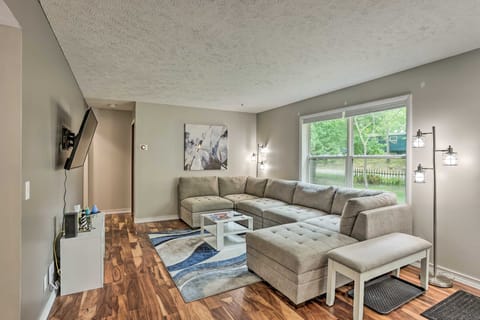 Charming Pentwater Home w/ Fire Pit & Yard! House in Wisconsin