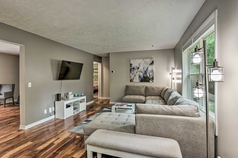 Charming Pentwater Home w/ Fire Pit & Yard! House in Wisconsin