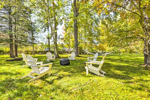 Modern Escape w/ Fire Pit, Near Lake Waramaug House in Kent