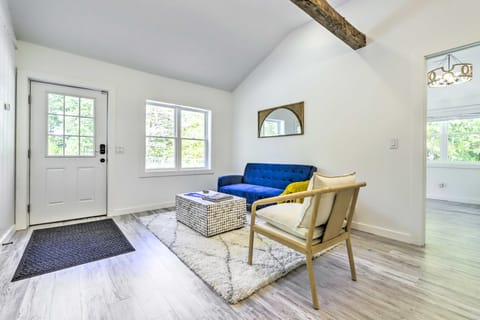 Modern Escape w/ Fire Pit, Near Lake Waramaug House in Kent