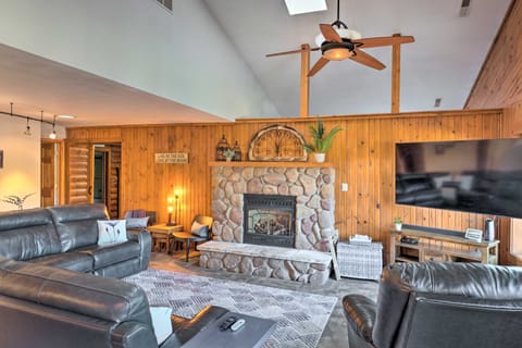 Boat Dock & Backyard: 'Rock River Retreat' House in Wisconsin