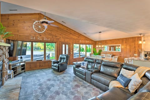 Boat Dock & Backyard: 'Rock River Retreat' House in Wisconsin