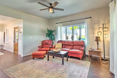 Beautifully Restored Farmhouse in Marshall! House in Indiana