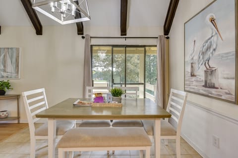 Bright Miramar Beach Condo - Walk to Beach! Apartment in Miramar Beach