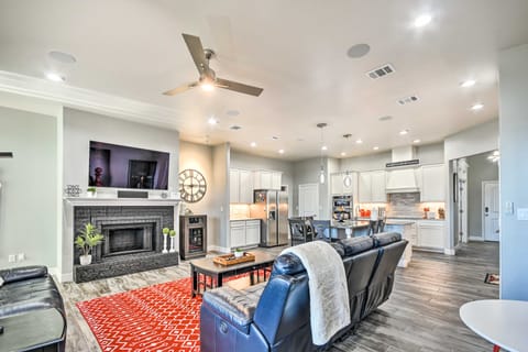 Modern Amarillo House w/ Fire Pit + Hot Tub! House in Amarillo