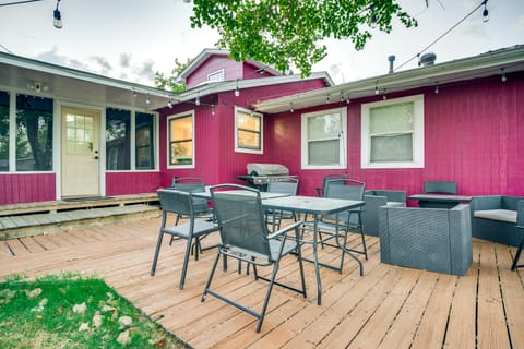 Aggie Game Day Retreat ~ 1 Mi to Texas A & M! House in College Station