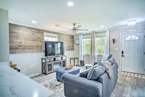 'Blue Cottage in the Bayou' w/ Private Yard! House in Baton Rouge