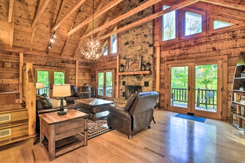 Serene Lewisburg Lakefront Retreat w/ Dock House in Kentucky