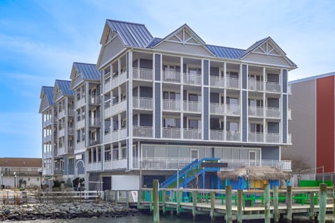 Steps to Bay! 4th-Floor Ocean City Inlet Escape Apartment in Ocean City