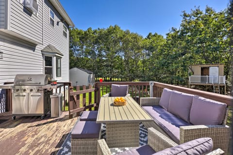 Hot Tub, Fire Pit & Lake Access: Poconos Escape! House in Tunkhannock Township