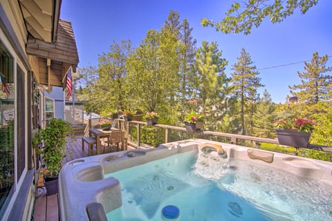 Chic Lake House w/ Furnished Deck & Hot Tub! House in Lake Arrowhead