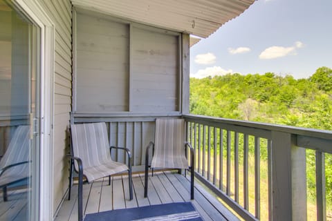 Branson Family Fun Awaits: Condo w/ Pool Access Apartment in Branson