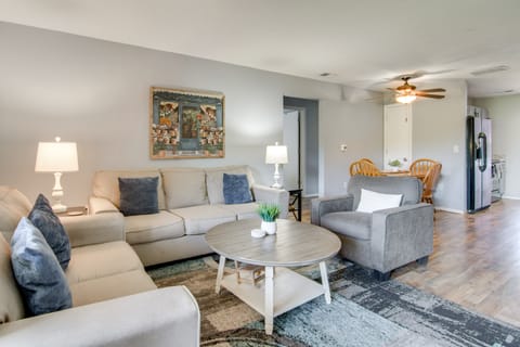 Branson Family Fun Awaits: Condo w/ Pool Access Apartment in Branson