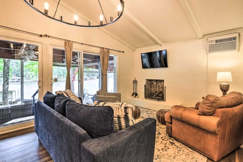 Eatonton Getaway on Lake Sinclair w/ Dock! House in Lake Sinclair