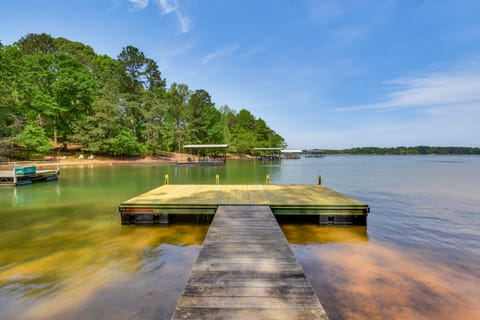 Waterfront Townville Home w/ Hot Tub + Dock! House in Lake Hartwell