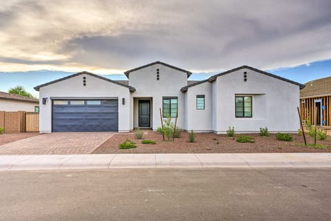 Easy Stadium Access! Modern Glendale Getaway House in Glendale