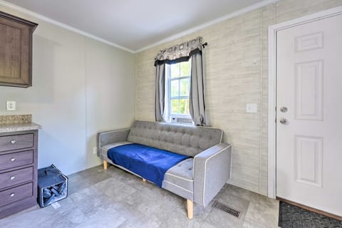 Cassopolis Cabin, Little Fish Lake On-Site! House in Michigan