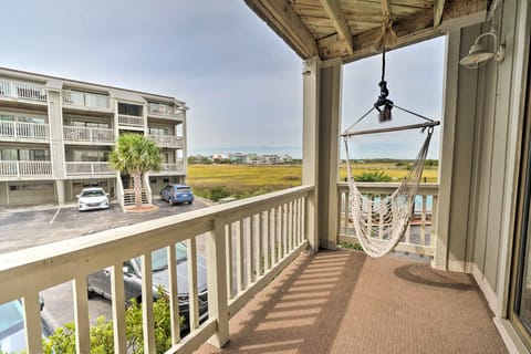 Coastal Condo w/ Pool Access - Steps to Beach Apartment in Carolina Beach
