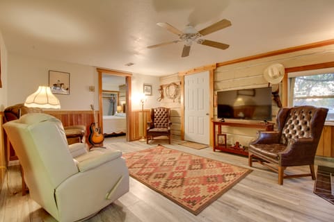Cozy Augusta Cabin w/ Furnished Deck & Grill! House in Idaho