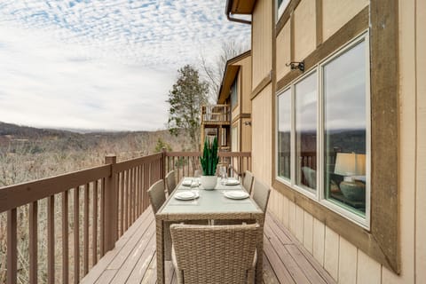 Sugar Mountain Chalet w/ Hot Tub & Ski Shuttle! Apartment in Sugar Mountain