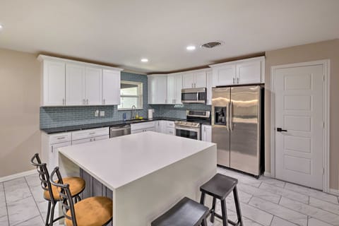 Spacious Fort Worth Getaway < 4 Mi to Dtwn! House in Fort Worth