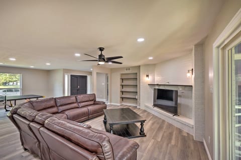 Spacious Fort Worth Getaway < 4 Mi to Dtwn! House in Fort Worth