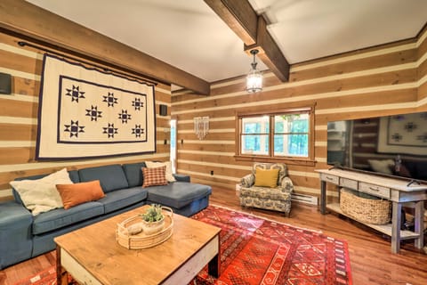 Peaceful Boone Cabin w/ Deck & Forest Views! House in Watauga
