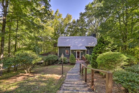 Peaceful Boone Cabin w/ Deck & Forest Views! House in Watauga