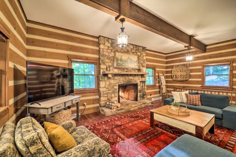 Peaceful Boone Cabin w/ Deck & Forest Views! House in Watauga