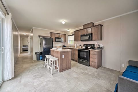 Cassopolis Cabin, Private Deck & Lake Access! House in Michigan