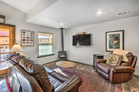 Red River Summer Cabin w/ Fire Pit & Mtn Views House in Red River