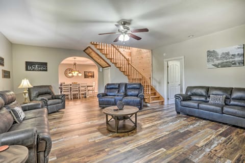 Fish, Kayak & More: Lakefront Georgia Home House in Alabama