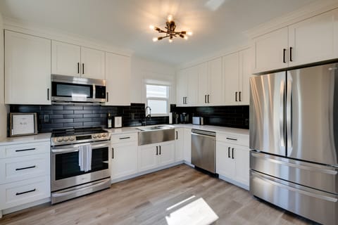 Cozy & Modern SLC Home: Yard, 6 Mi to Dtwn! House in Millcreek